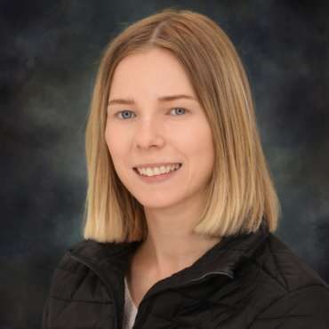 Caitlin-Pettapiece-370×370 Caitlin-Pettapiece